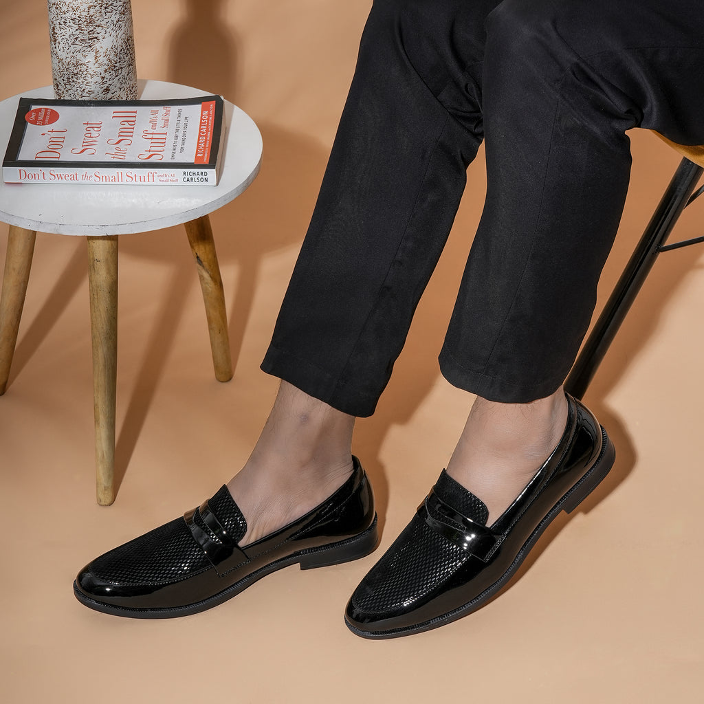 MIDNIGHT LUXE TEXTURED MOCCASIONS - BLACK