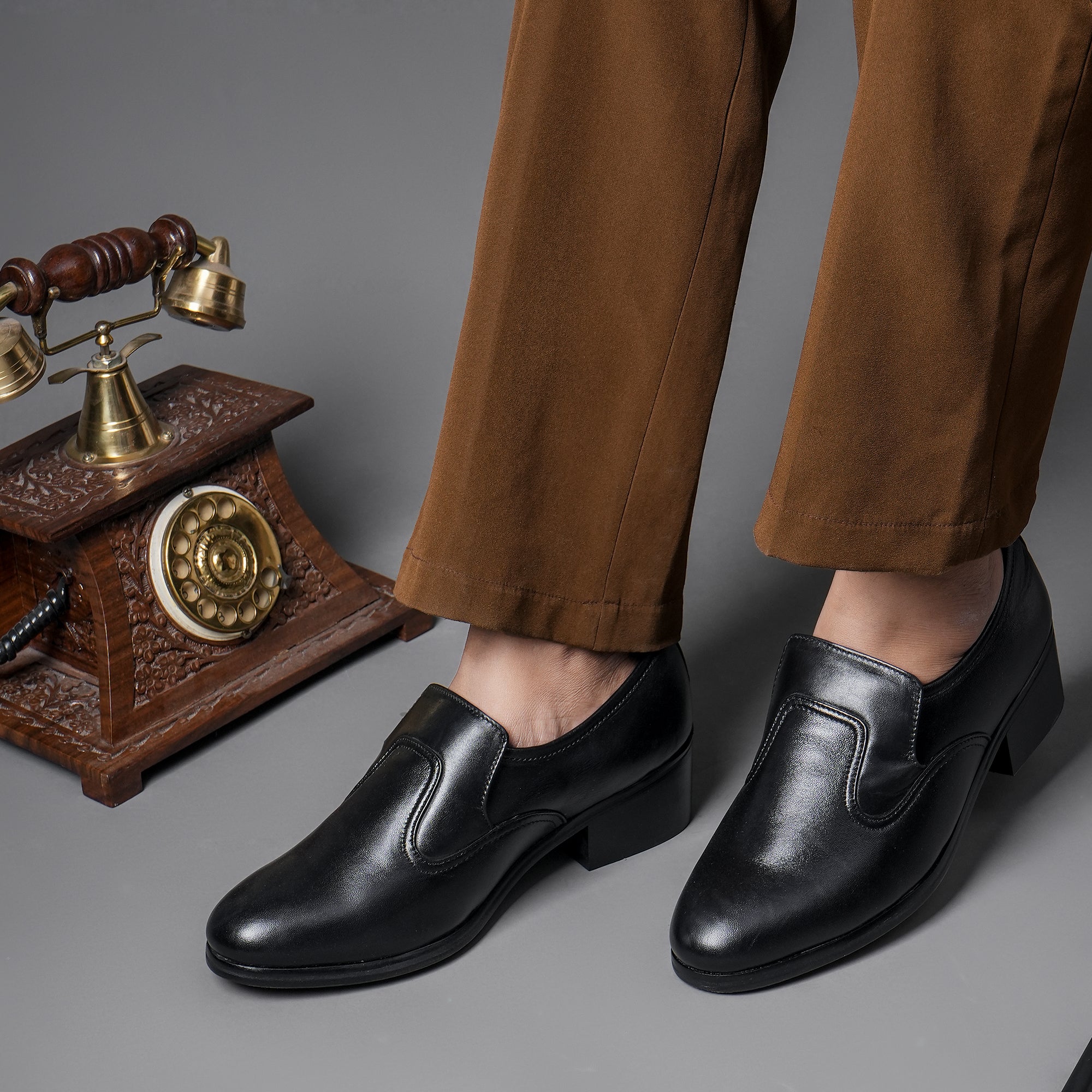 EXECUTIVE CUBAN HEEL MOCCASIONS - BLACK