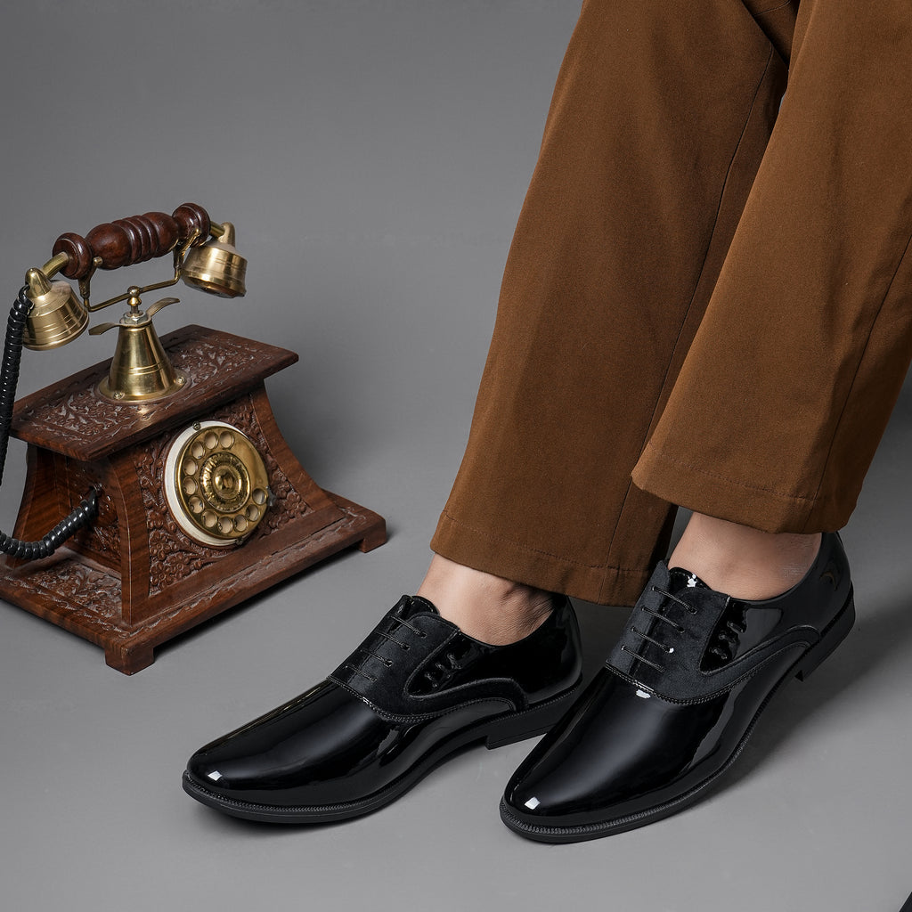 CLASSIC PATENT VELVET DERBY - BLACK